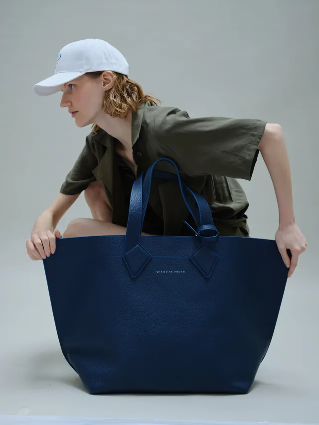 Christine Phung cabas XL sac cuir marine upcyclé