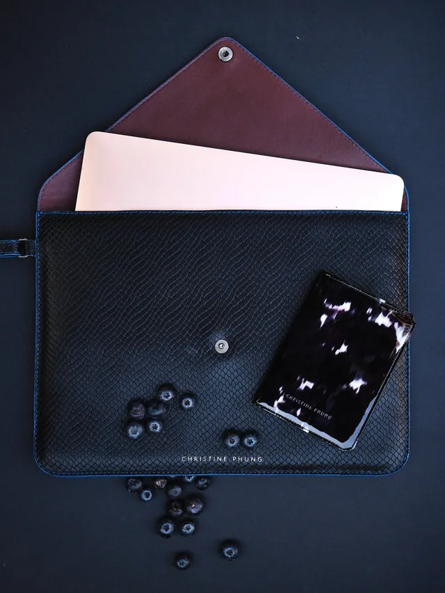 Christine Phung Enveloppe L housse ordinateur cuir noir 16 pouces